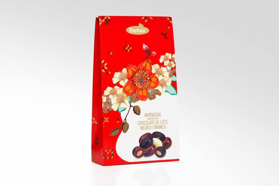 Box pouch with almonds Image